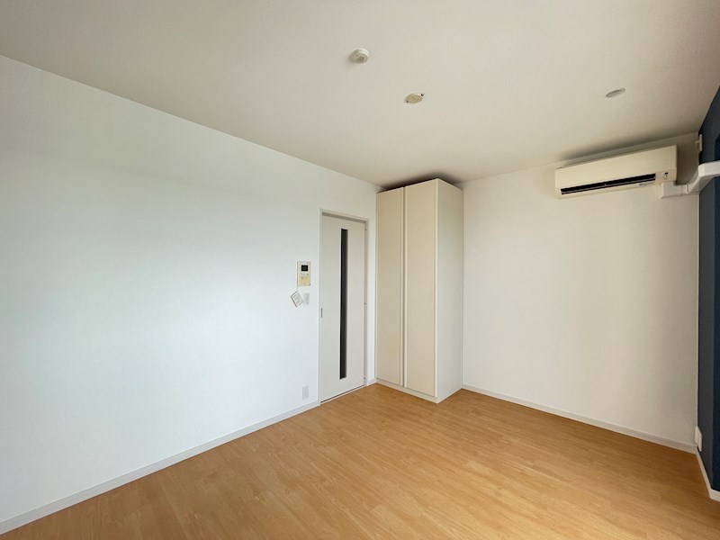 ステーション・タワー・ウラヤス リビング