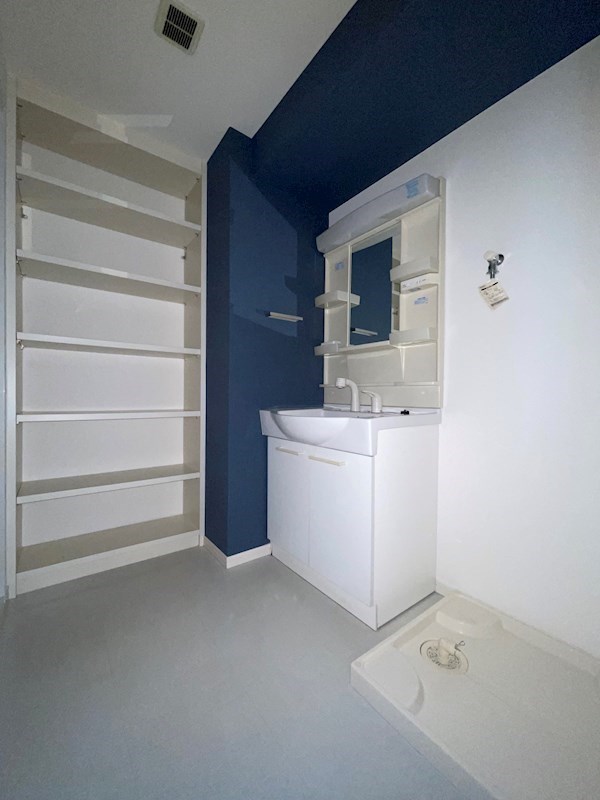 ステーション・タワー・ウラヤス その他12