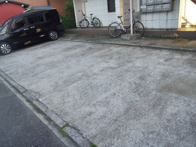 ソレイユ杉田 駐車場