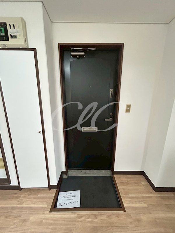 スザキハイツ 玄関