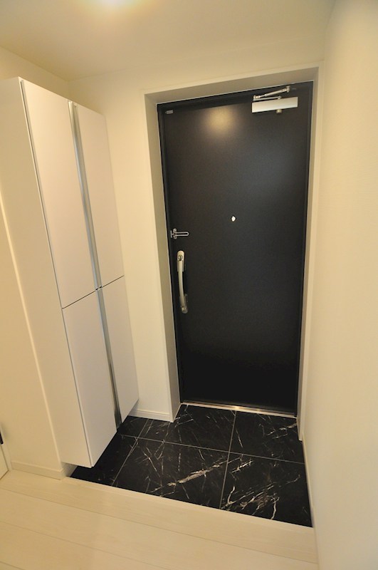 レピュア磯子駅前レジデンス 玄関