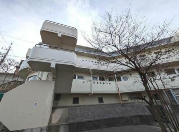 神奈川県横浜市金沢区六浦東３丁目 エントランス