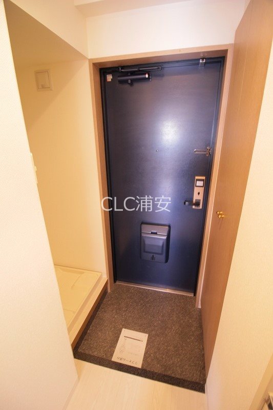 SOCIETY　SEASONS 玄関