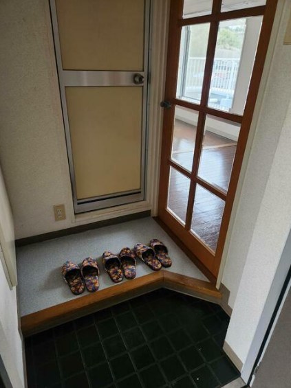 クリオ六浦壱番館 玄関