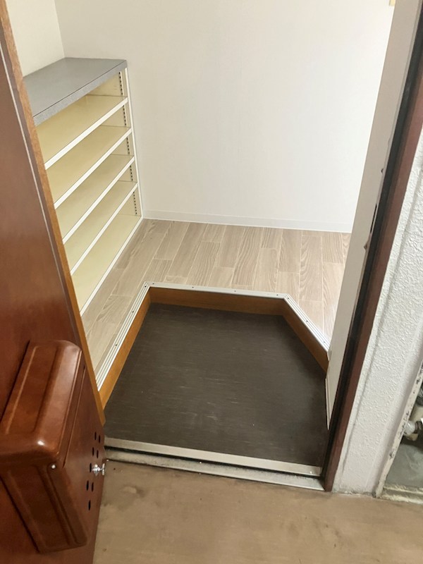 睦月ビル 玄関