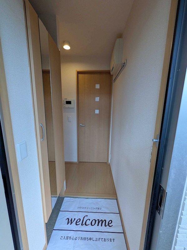 ウエストバード 玄関