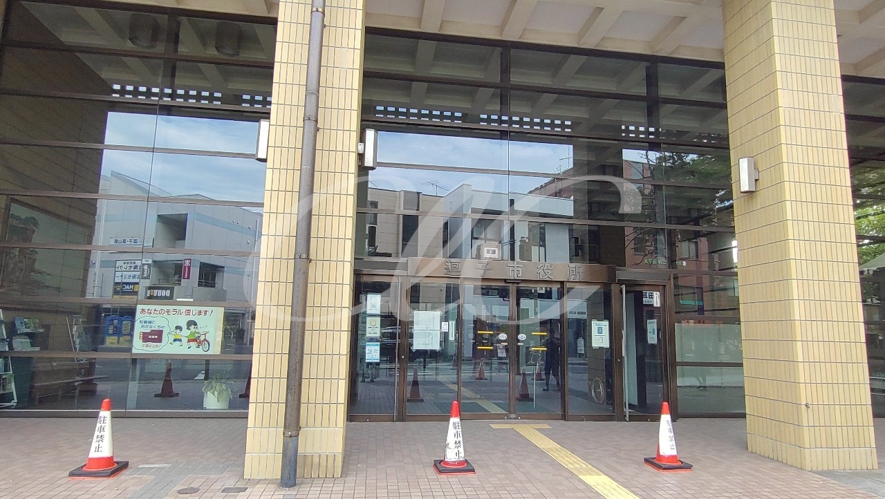 神奈川県逗子市山の根２丁目 役所