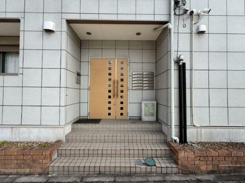 神奈川県横須賀市田浦町３丁目 エントランス