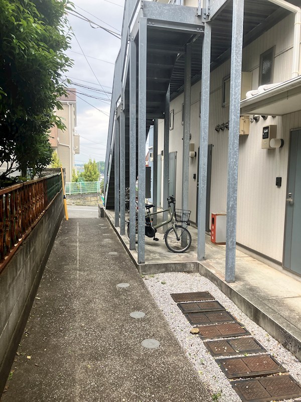 神奈川県横浜市金沢区六浦東３丁目 エントランス