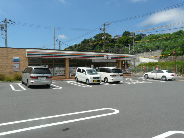 神奈川県横浜市金沢区片吹 コンビニ