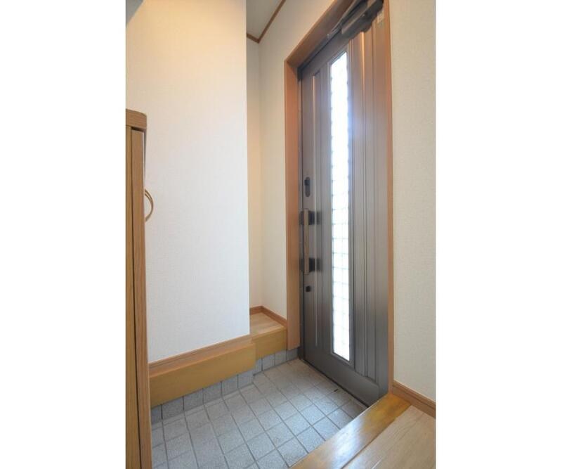 神奈川県横浜市磯子区滝頭２丁目 玄関