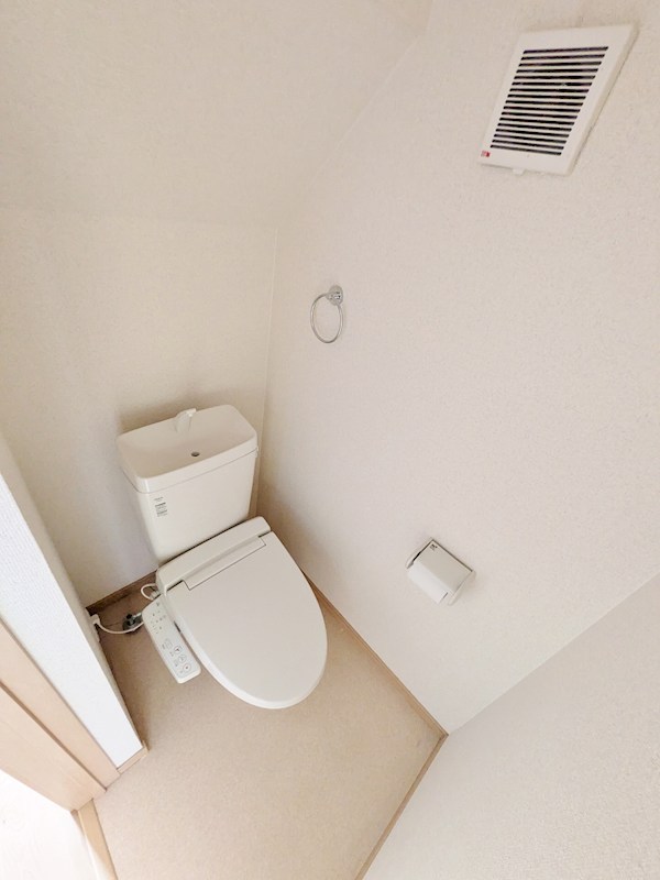 神奈川県横浜市磯子区杉田４丁目 トイレ