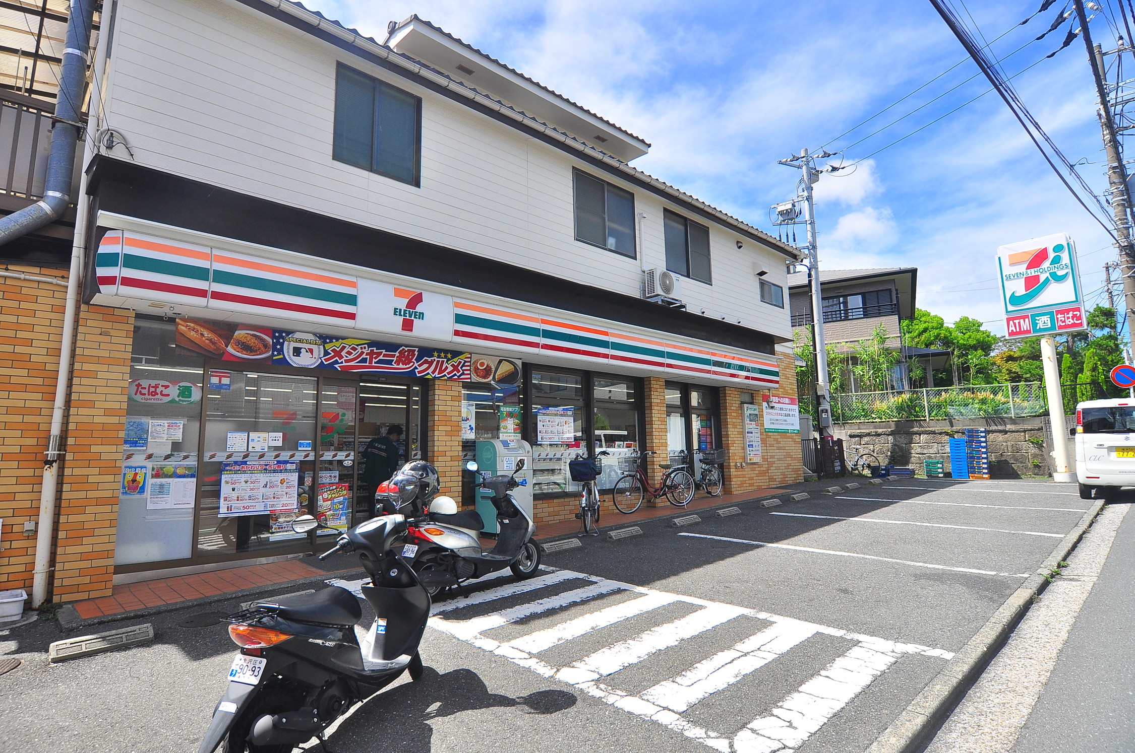 神奈川県横浜市金沢区寺前１丁目 コンビニ