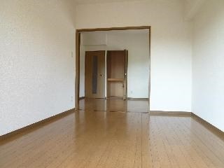 神奈川県横浜市金沢区釜利谷東７丁目 リビング