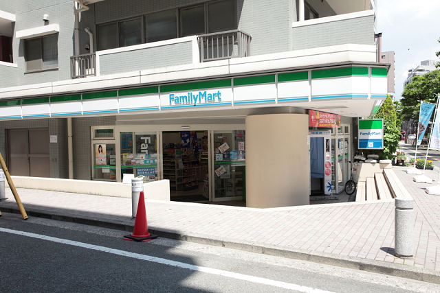 神奈川県横浜市鶴見区鶴見中央４丁目 コンビニ
