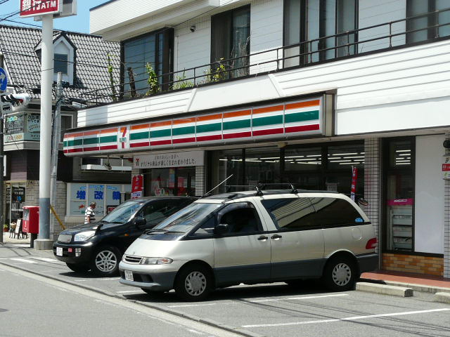 神奈川県横浜市金沢区釜利谷東４丁目 コンビニ