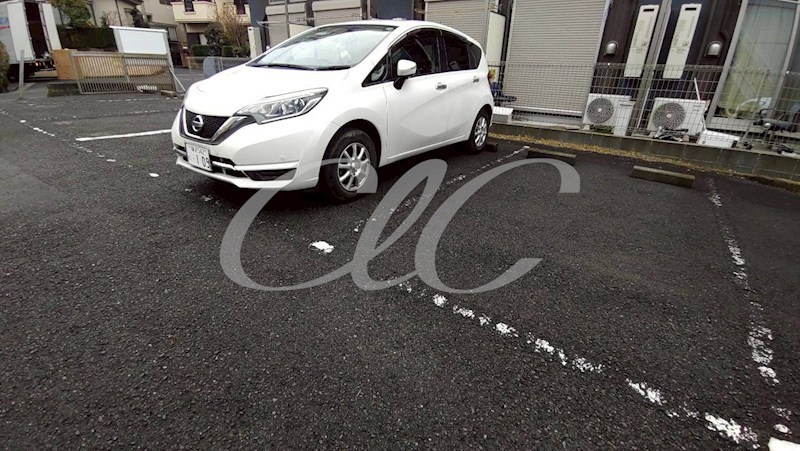 ドミール杉田 駐車場