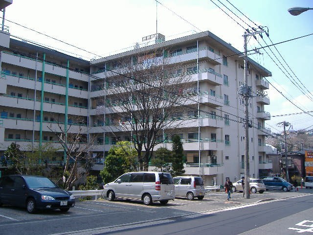 神奈川県横浜市鶴見区鶴見２丁目 エントランス