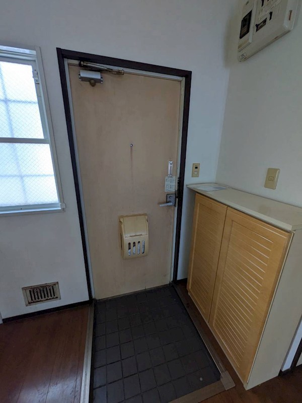 ドミールK 玄関