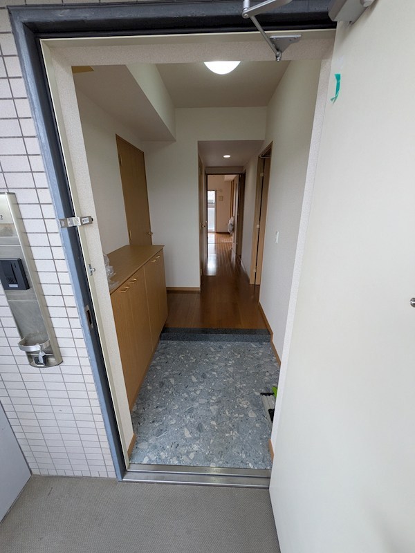 神奈川県横浜市磯子区田中２丁目 玄関