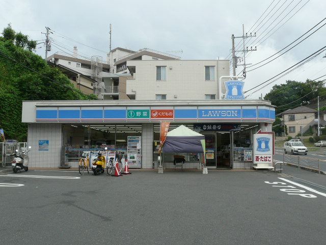 神奈川県横浜市金沢区富岡西３丁目 コンビニ