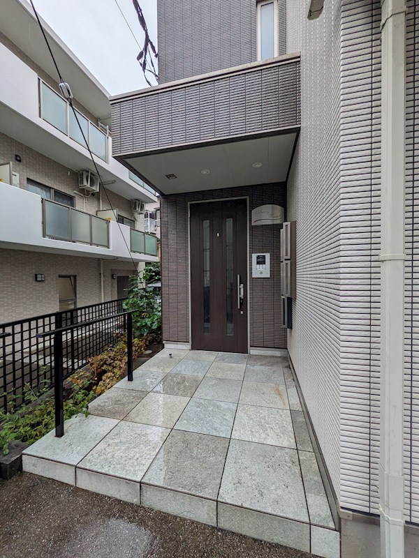 神奈川県横浜市金沢区釜利谷東３丁目 エントランス