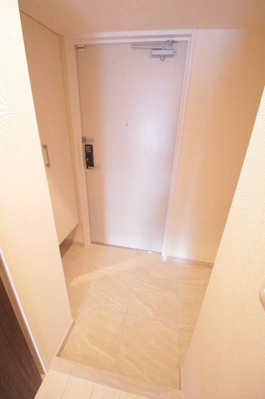 千葉県千葉市中央区中央３丁目 玄関