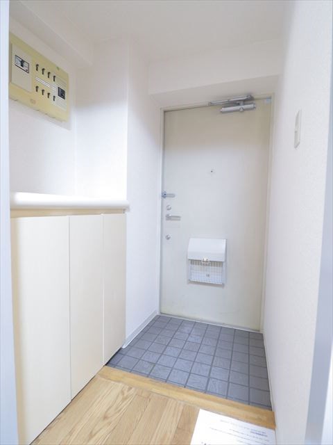 千葉県市川市欠真間２丁目 玄関