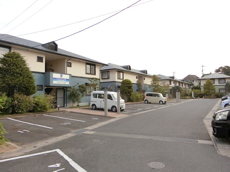 ロイヤルハイネスＤ棟 駐車場