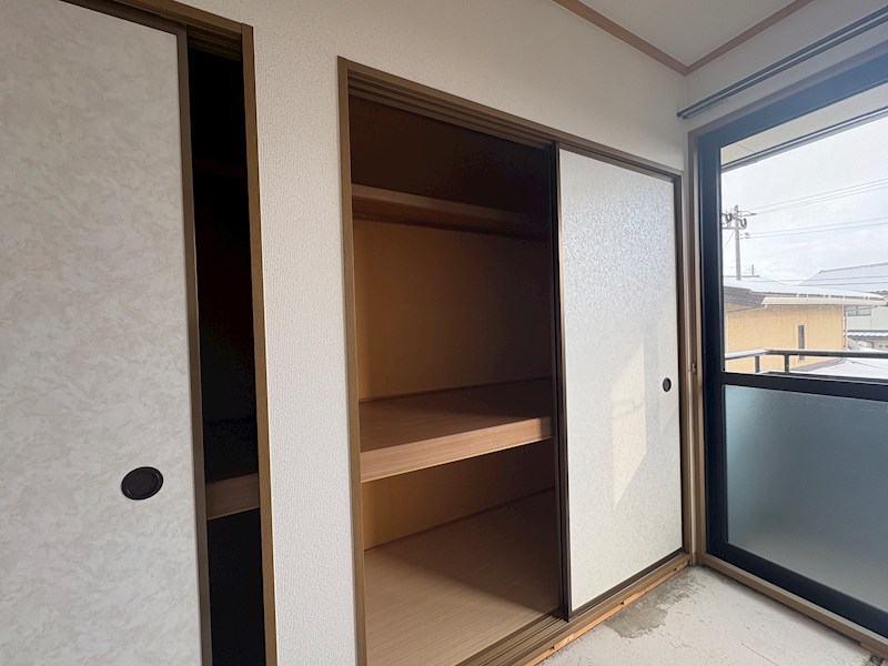 ロイヤルハイネスＤ棟 収納