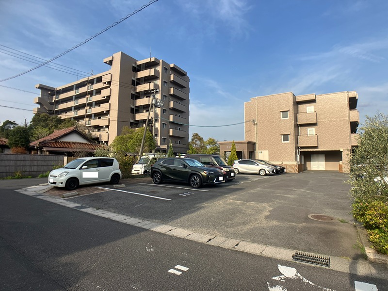 足立マンション 駐車場