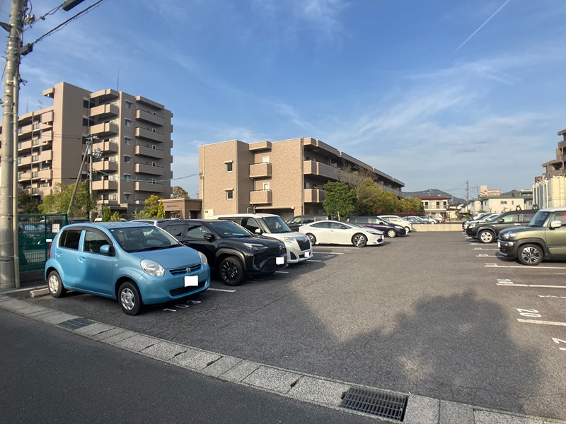 足立マンション 駐車場