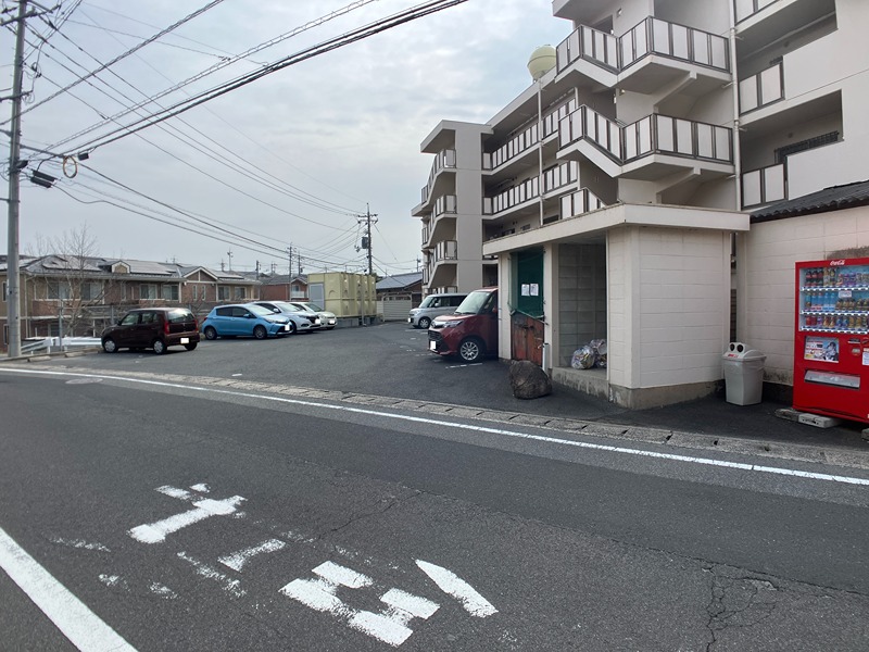 リバティハウスＩＭＡＩ 駐車場