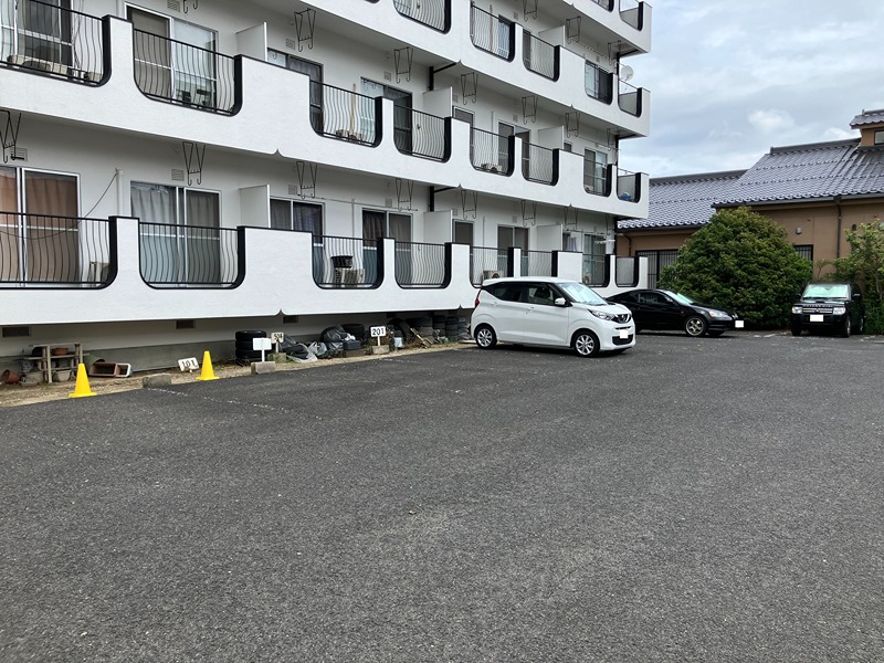 奥名ビル 駐車場