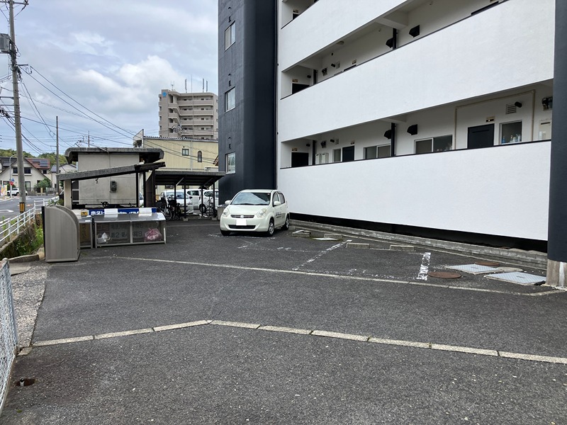 奥名ビル 駐車場