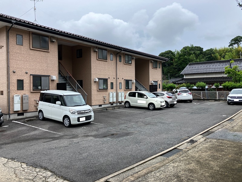 メゾンジロー 駐車場