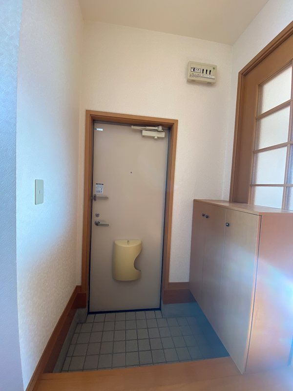 メゾンジロー 玄関