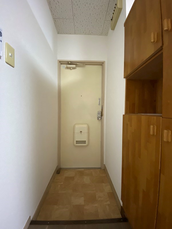 レイクハイツおまち 玄関
