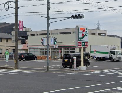 ドミールしずＢ棟 コンビニ