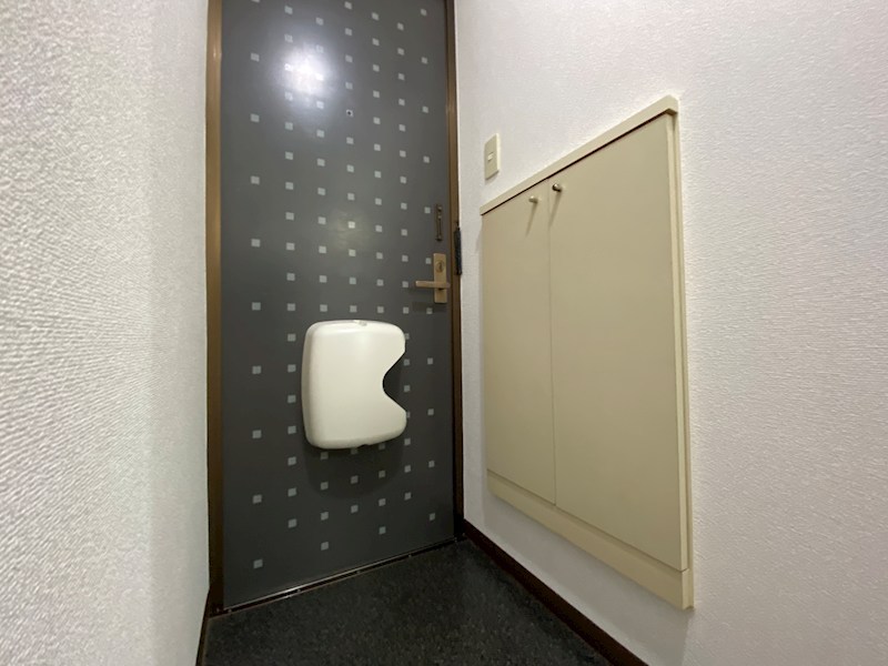 シャロム板花 玄関