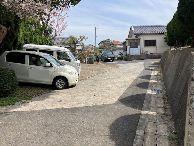 小川アパート 駐車場