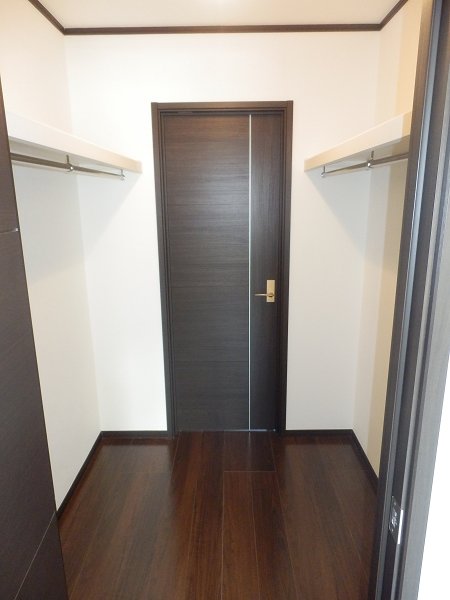 ノイシュロス１番館 収納