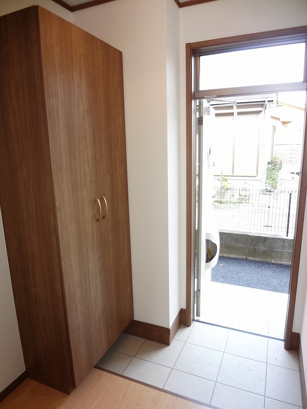 ノイシュロス１番館 玄関