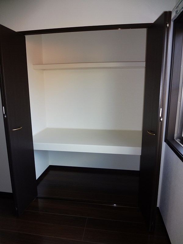 ノイシュロス１番館 収納