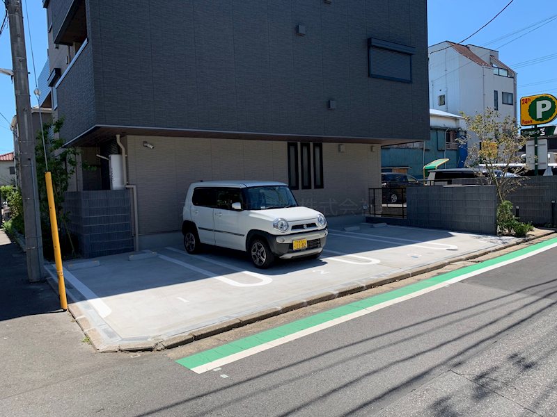 プロフィト　ルミエール 駐車場