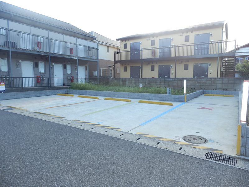 ドライブスルスル駐車場 外観