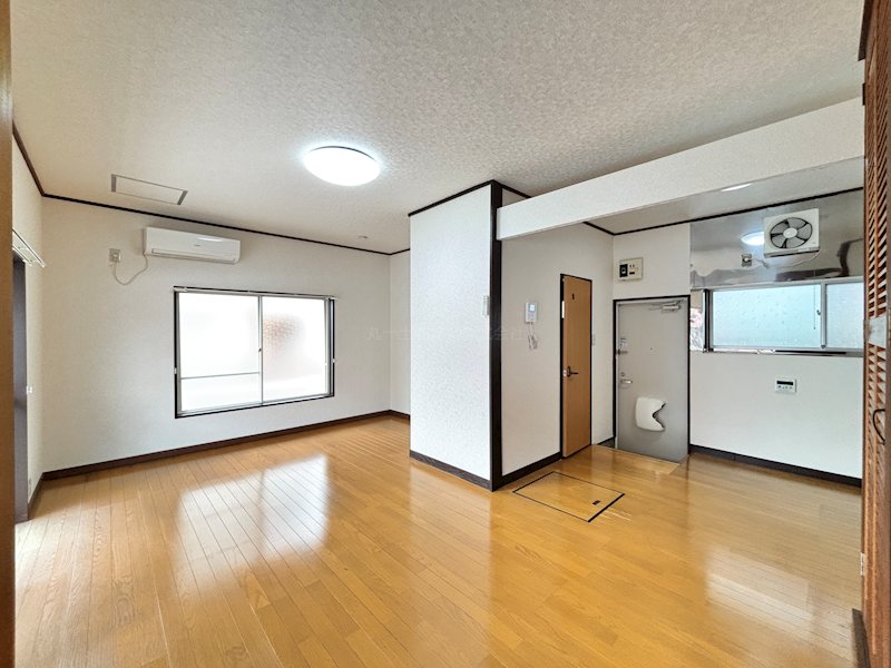 仁戸名町Hアパート リビング