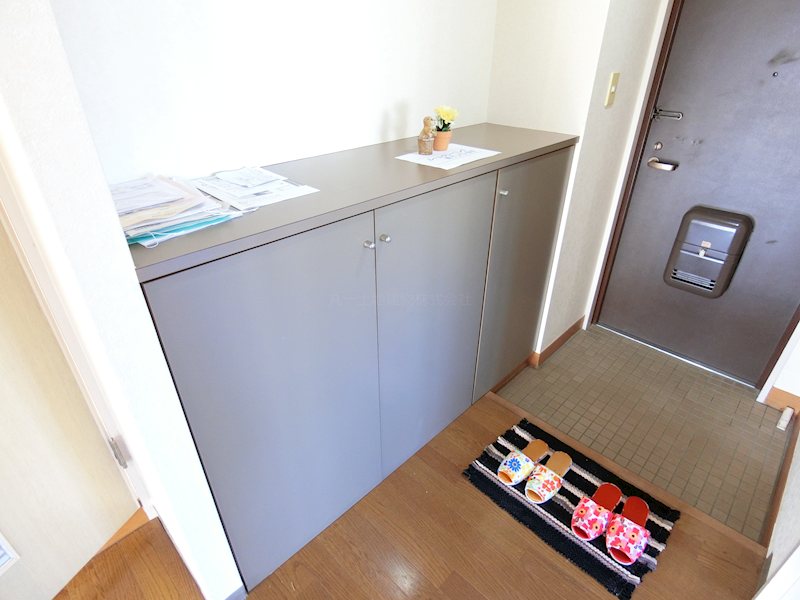 日栄ビル 玄関