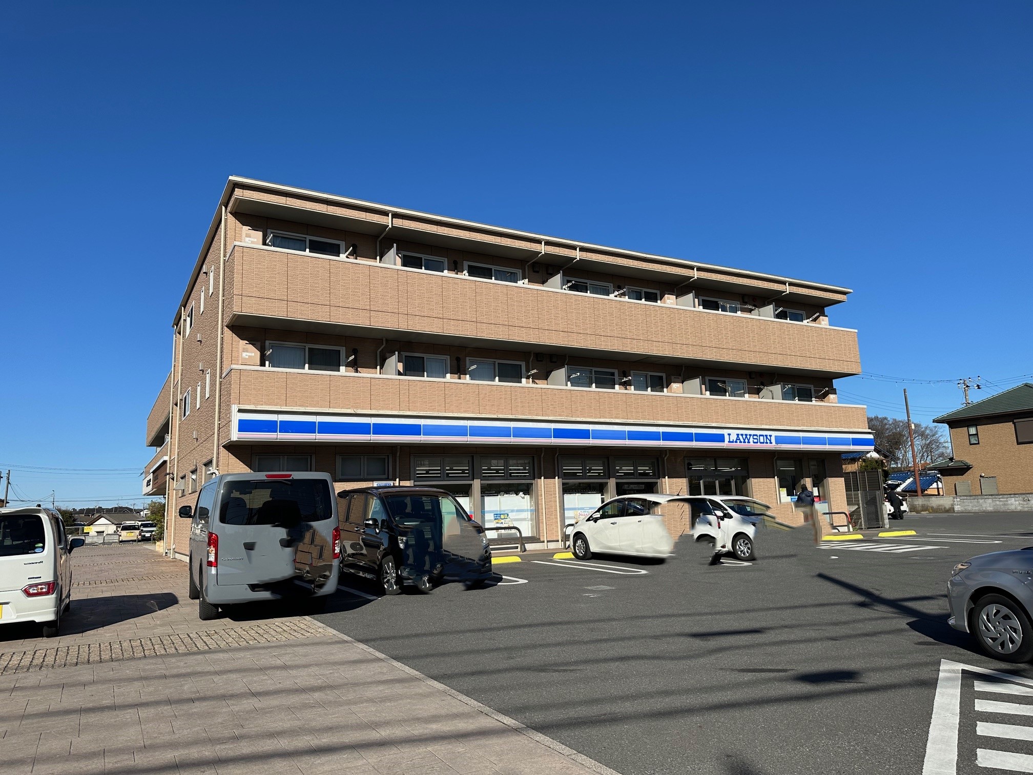 フラワーヒルズ２号館 コンビニ