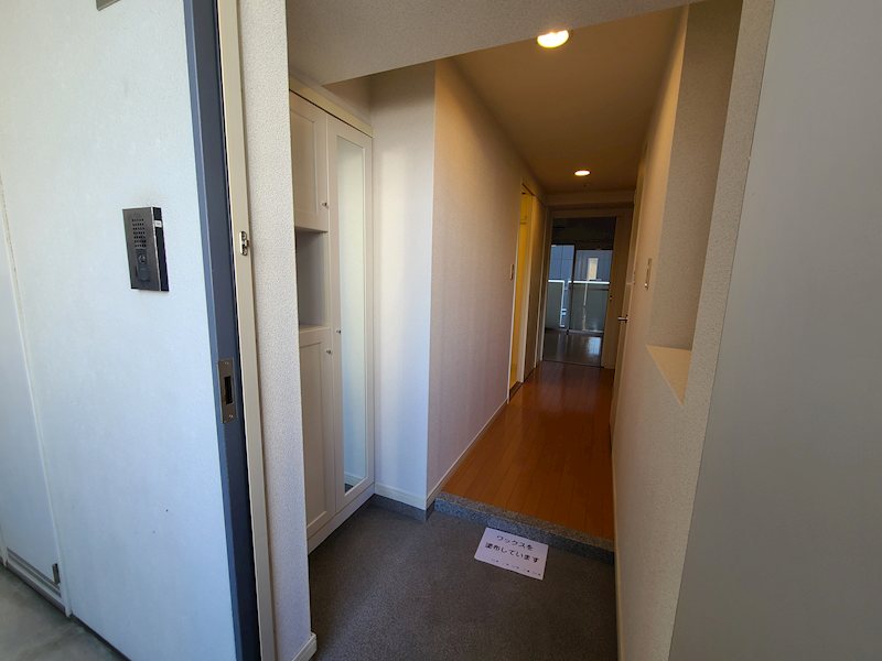 ジャスティス駅東 玄関
